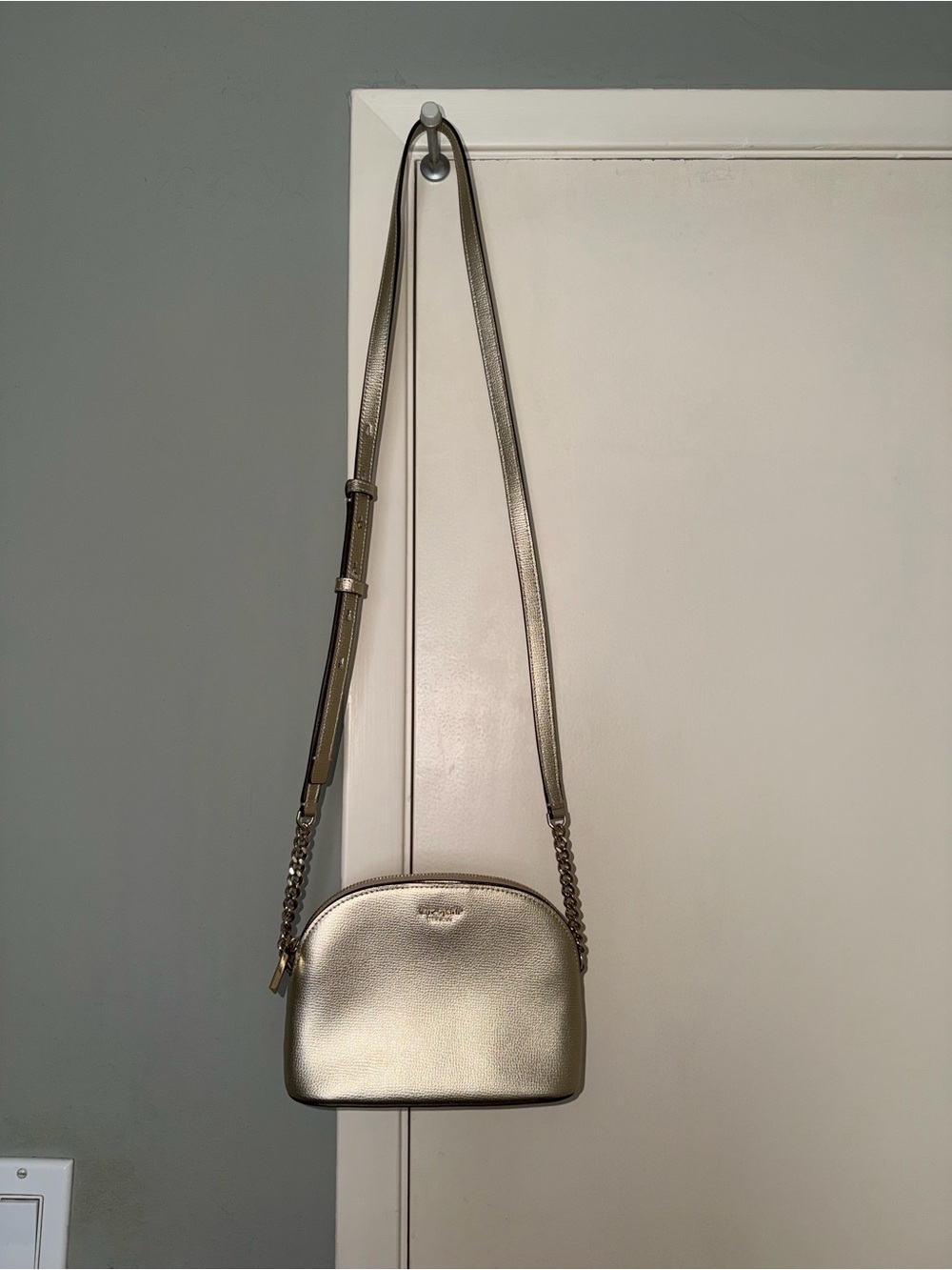 kate spade gold pebbled leather crossbody with chain strap - Picture 4 of 9
